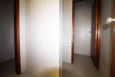 Armazém para Venda em Fânzeres e São Pedro da Cova