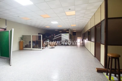 Armazém para Venda em Fânzeres e São Pedro da Cova