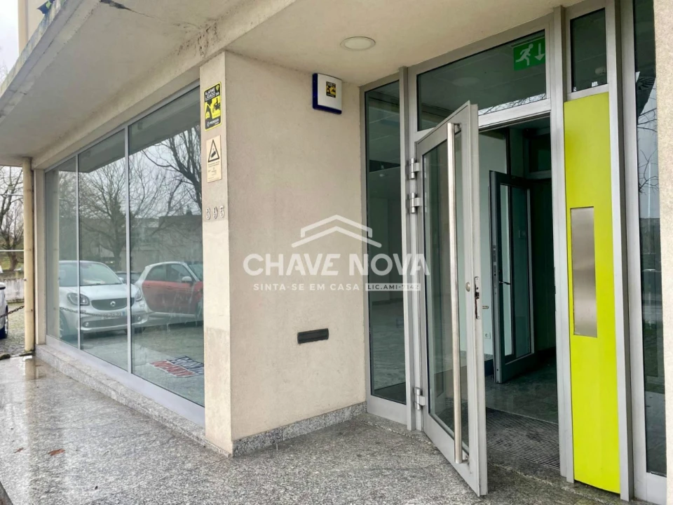 Loja para Arrendamento em Paranhos Foto 1