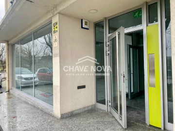 Loja para Arrendamento em Paranhos