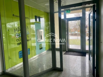 Loja para Arrendamento em Paranhos