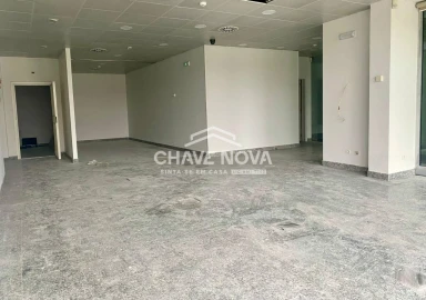 Loja para Arrendamento em Paranhos