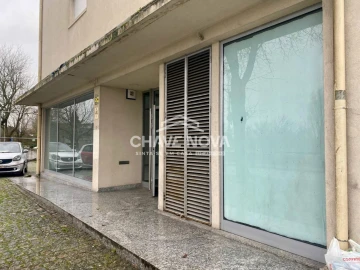 Loja para Arrendamento em Paranhos