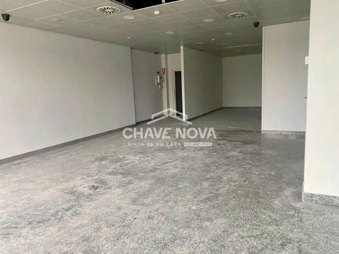 Loja para Arrendamento em Paranhos Foto 9