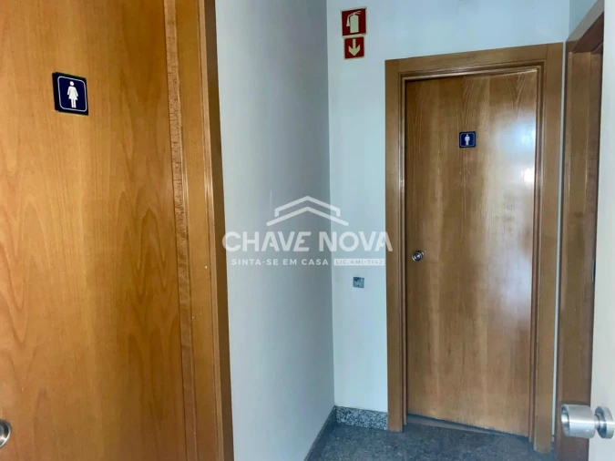 Loja para Arrendamento em Paranhos Foto 17