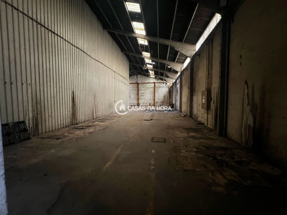 Armazém para Venda em Oliveira do Douro Foto 6