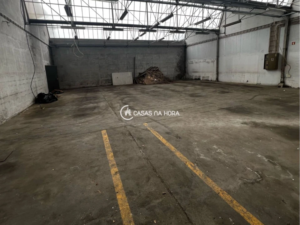 Armazém para Venda em Oliveira do Douro Foto 9