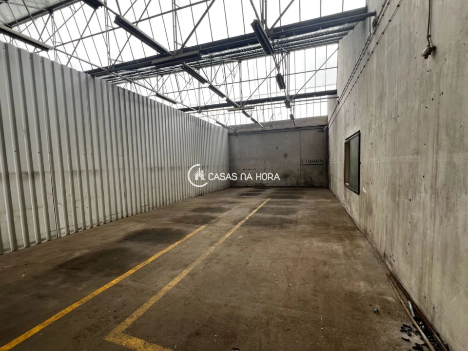 Armazém para Venda em Oliveira do Douro Foto 12