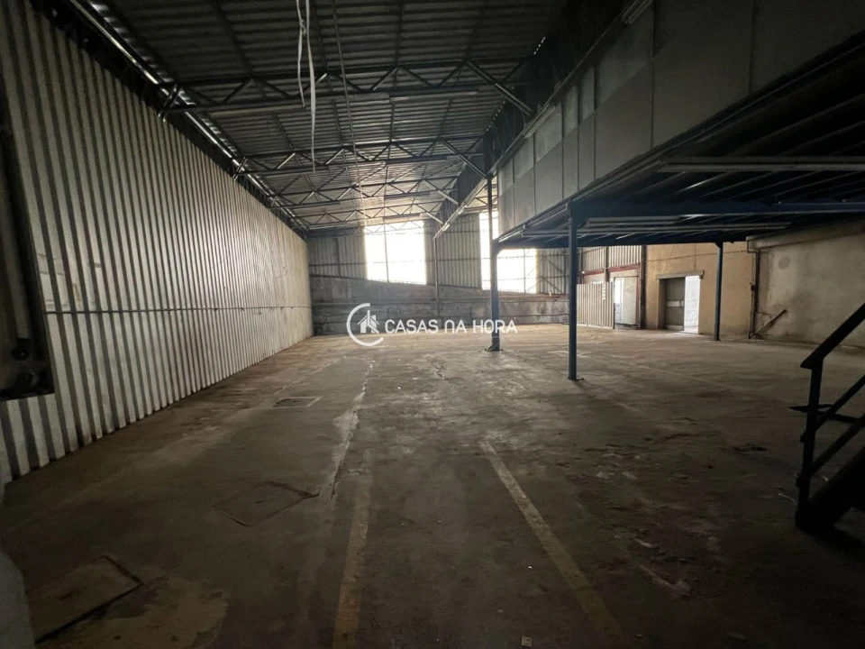 Armazém para Venda em Oliveira do Douro Foto 14