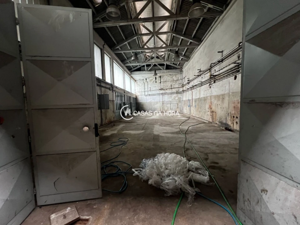 Armazém para Venda em Oliveira do Douro Foto 17