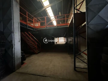 Armazém para Venda em Oliveira do Douro