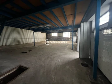 Armazém para Venda em Oliveira do Douro