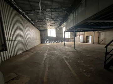 Armazém para Venda em Oliveira do Douro