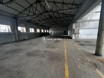 Armazém para Venda em Oliveira do Douro