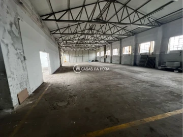 Armazém para Venda em Oliveira do Douro