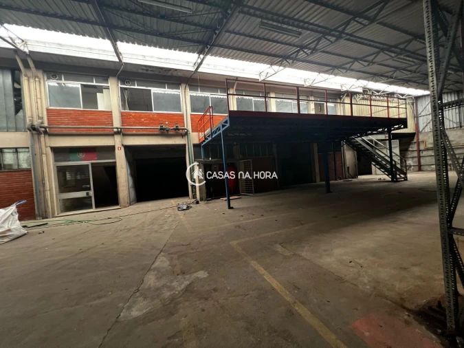 Armazém para Venda em Oliveira do Douro Foto 5
