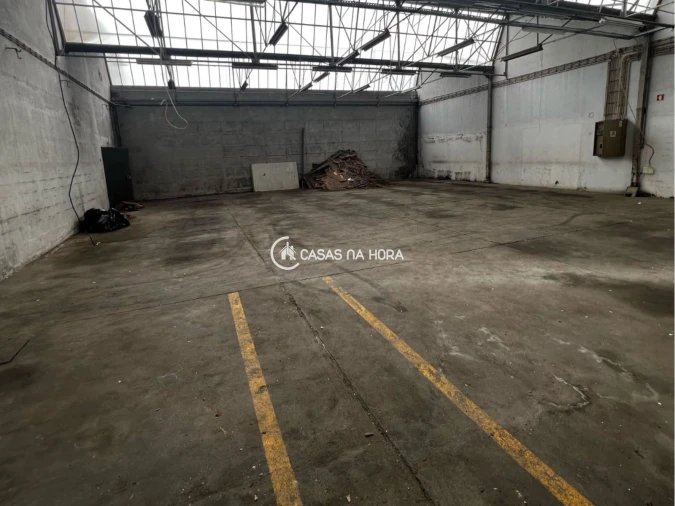 Armazém para Venda em Oliveira do Douro Foto 9