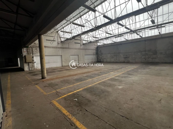 Armazém para Venda em Oliveira do Douro Foto 10