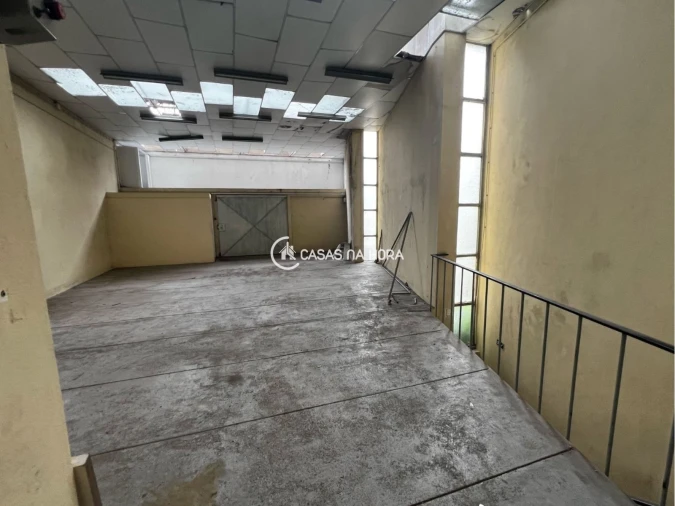 Armazém para Venda em Oliveira do Douro Foto 11