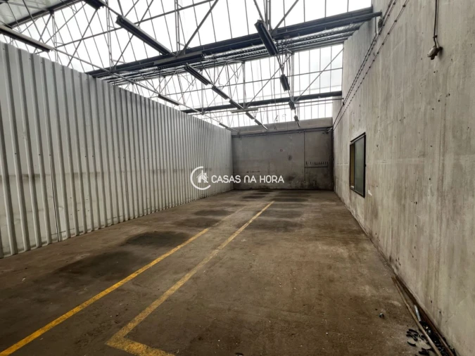 Armazém para Venda em Oliveira do Douro Foto 12