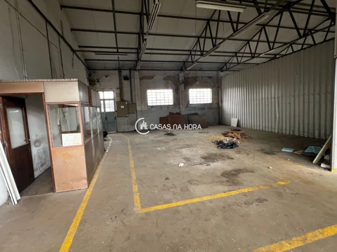 Armazém para Venda em Oliveira do Douro Foto 13
