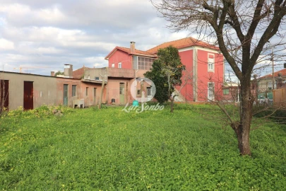 Moradia T6 para Venda em Madalena