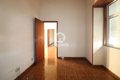 Moradia T6 para Venda em Madalena