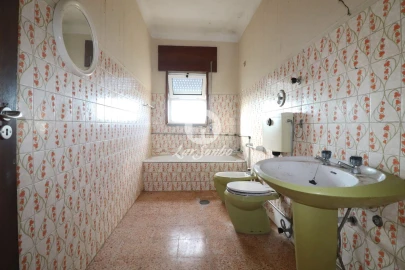 Moradia T6 para Venda em Madalena