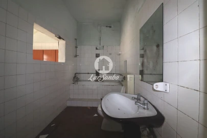 Moradia T6 para Venda em Madalena