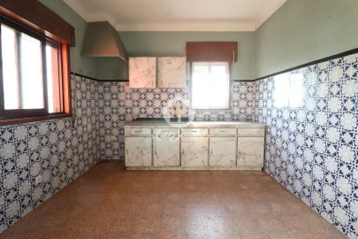 Moradia T6 para Venda em Madalena