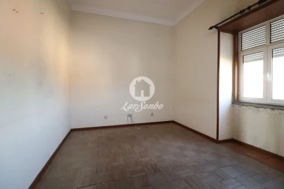 Moradia T6 para Venda em Madalena