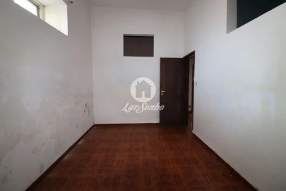 Moradia T6 para Venda em Madalena