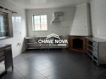 Moradia T15 para Venda em Espariz e Sinde