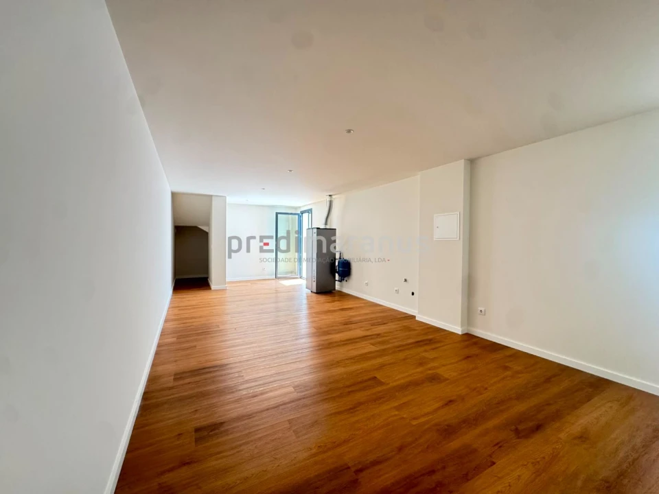 Moradia T3 para Venda em Vila Caiz Foto 6