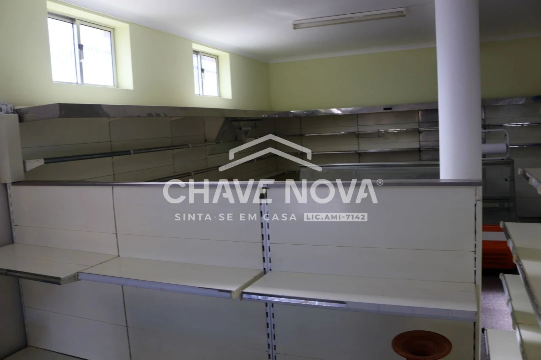 Loja para Arrendamento em Requeixo, Nossa Senhora de Fátima e Nariz Foto 5