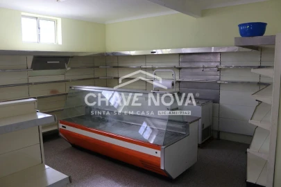 Loja para Arrendamento em Requeixo, Nossa Senhora de Fátima e Nariz