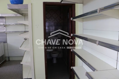Loja para Arrendamento em Requeixo, Nossa Senhora de Fátima e Nariz