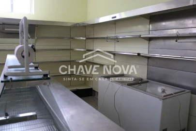 Loja para Arrendamento em Requeixo, Nossa Senhora de Fátima e Nariz