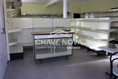 Loja para Arrendamento em Requeixo, Nossa Senhora de Fátima e Nariz