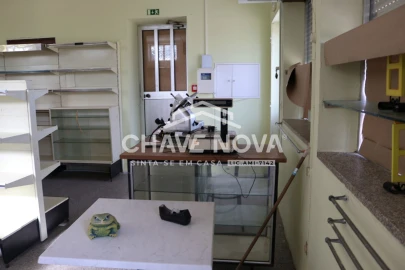 Loja para Arrendamento em Requeixo, Nossa Senhora de Fátima e Nariz