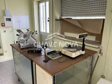Loja para Arrendamento em Requeixo, Nossa Senhora de Fátima e Nariz