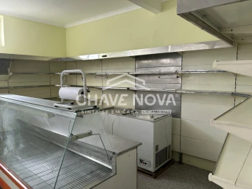 Loja para Arrendamento em Requeixo, Nossa Senhora de Fátima e Nariz