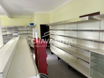 Loja para Arrendamento em Requeixo, Nossa Senhora de Fátima e Nariz