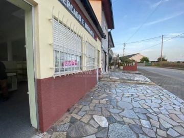 Loja para Arrendamento em Requeixo, Nossa Senhora de Fátima e Nariz