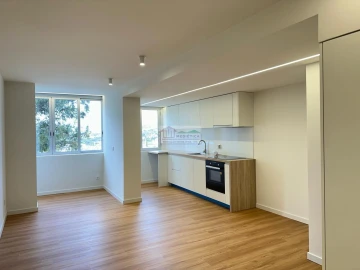 Apartamento T1 para Venda em Póvoa de Santo Adrião e Olival Basto