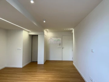 Apartamento T1 para Venda em Póvoa de Santo Adrião e Olival Basto