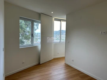 Apartamento T1 para Venda em Póvoa de Santo Adrião e Olival Basto