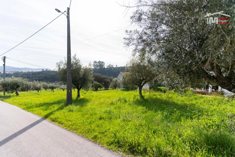 Terreno para Venda em Atouguia Foto 3