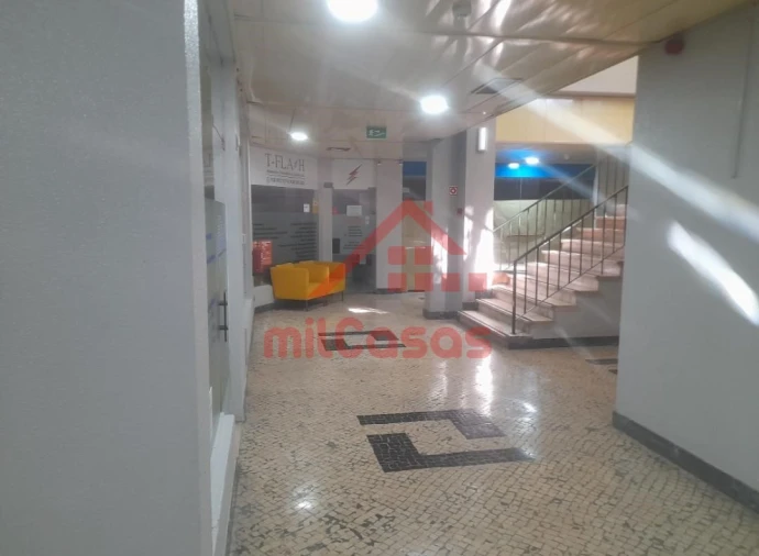 Loja para Arrendamento em Lumiar Foto 6