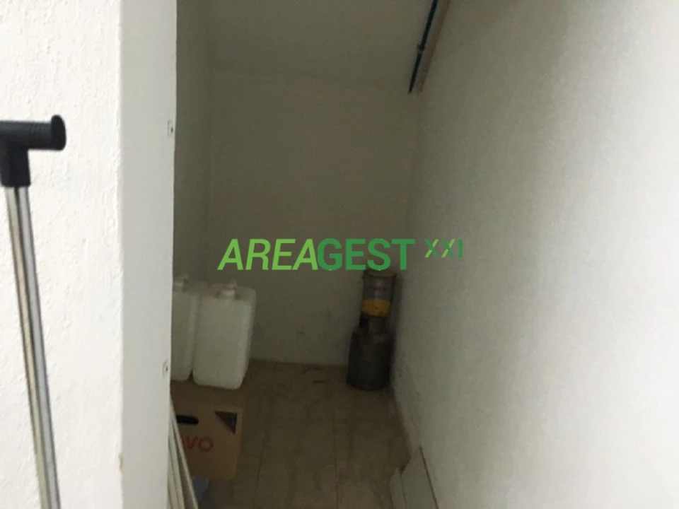 Loja para Venda em Pontinha e Famões Foto 4